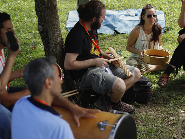 Combo de percussões tunisinas, portuguesas e galegas